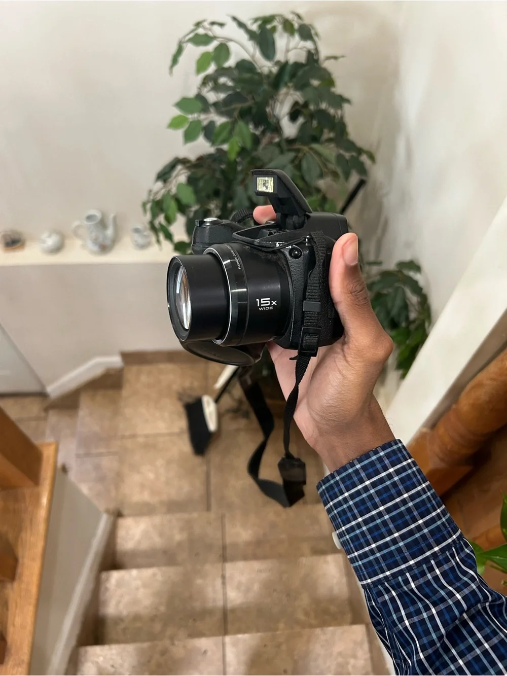 Fujifilm FinePix S2000HD 10 MP 15 X Zoom Digital Camera Black w/strap +Sd Card